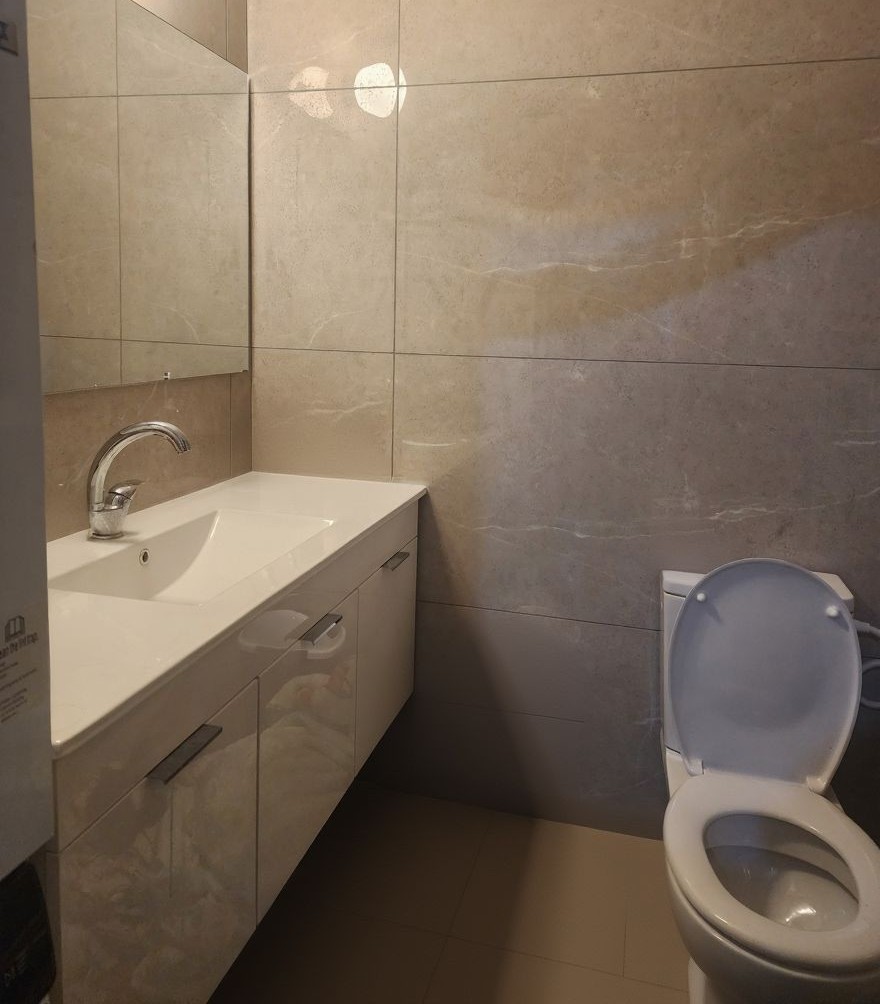 9 מקלחת ביח ההורים