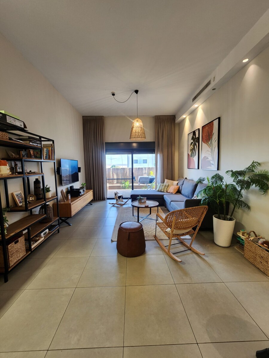 a9c8f243-dde6-437d-ada3-a6f34514100a